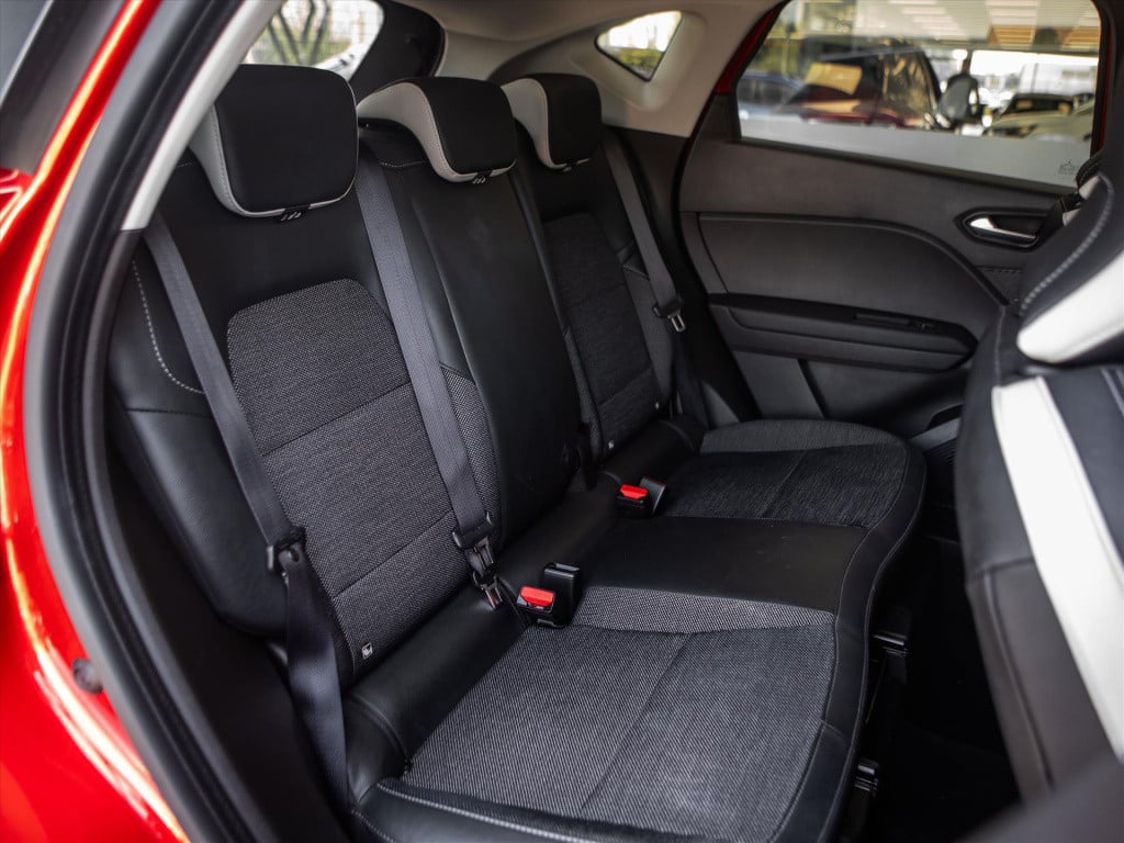 Renault Captur tce 140pk techno automaat | navigatie | camera | carplay | p