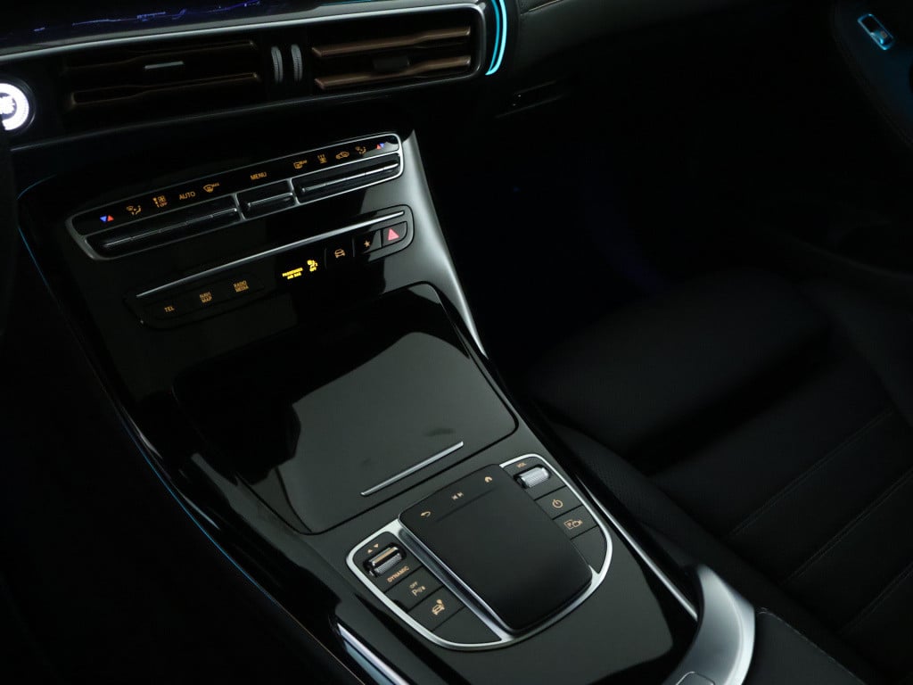 Mercedes-Benz Eqc 400 4matic amg line 80 kwh | schuifdak | trekhaak | stoel