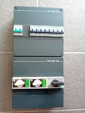 Groepenkast Holec 8 gr. 16 A en kookautm. 2 aardleks en hoofdsch. 40 A
