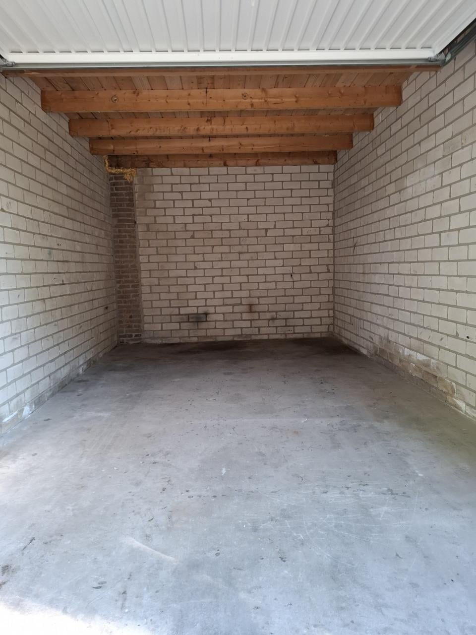 TE HUUR NETTE GARAGEBOX IN VLISSINGEN