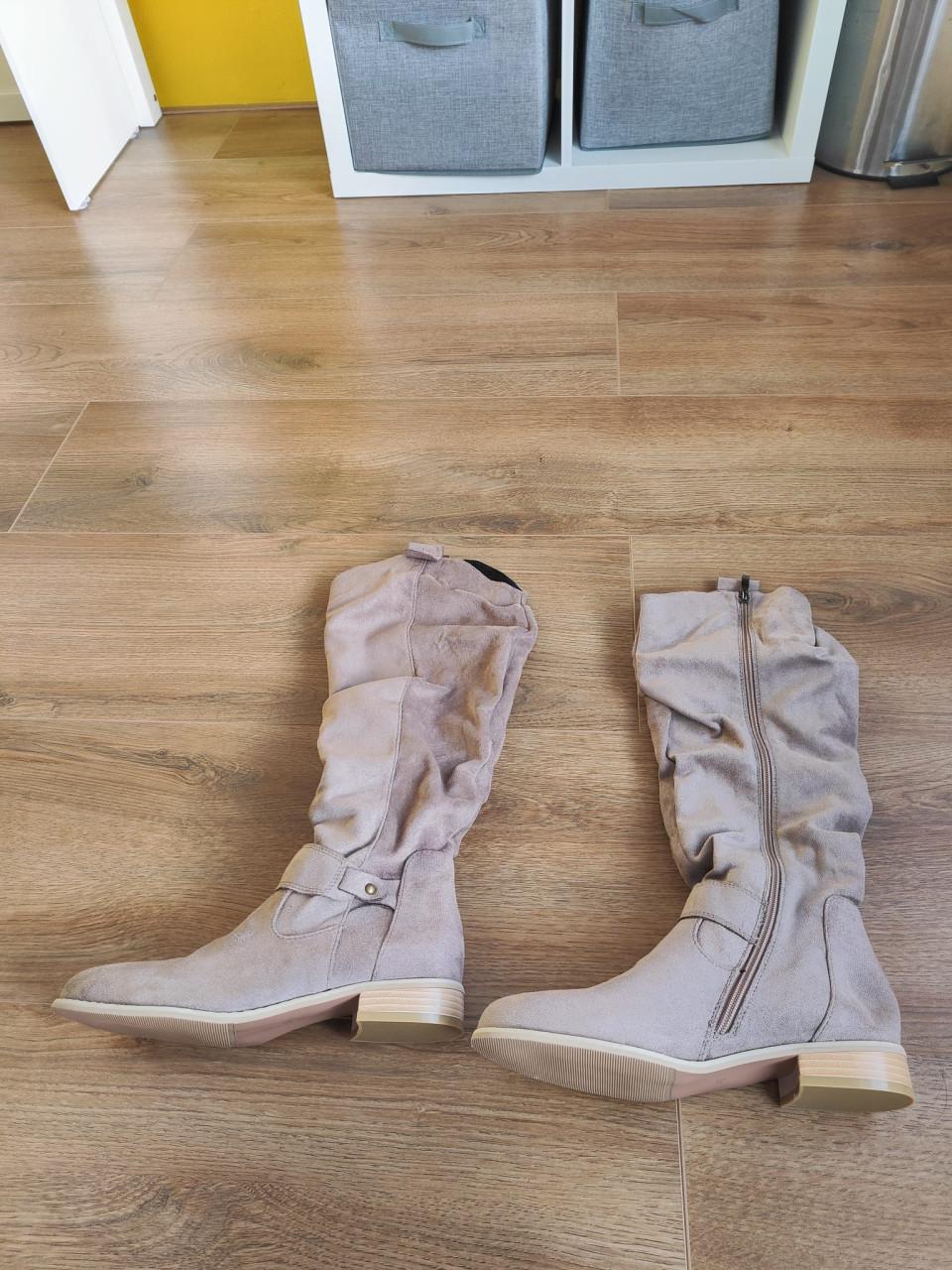 Dameslaarzen te koop!