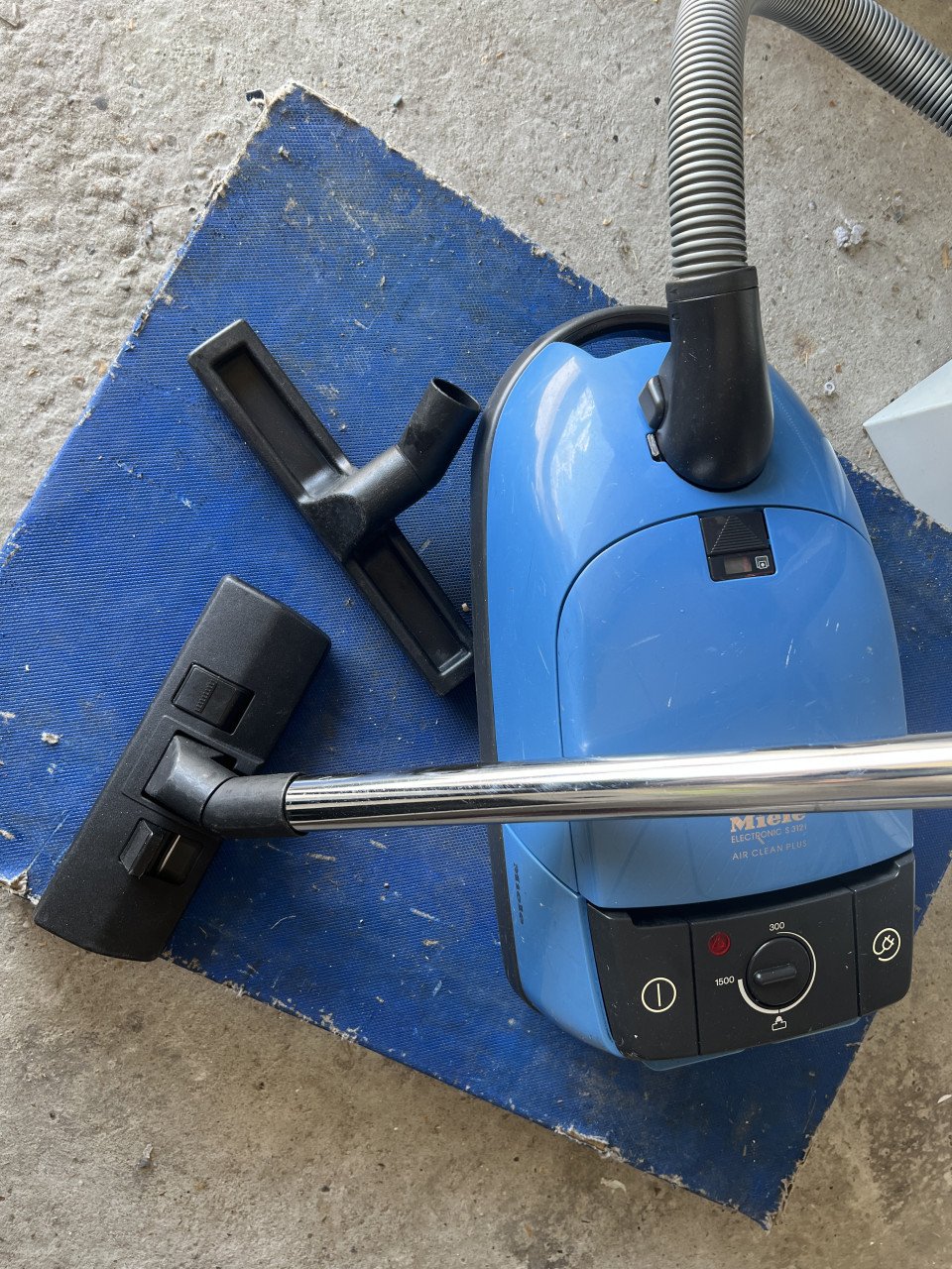 Miele Stofzuiger 1500W compleet met alle hulpstukken als nieuw