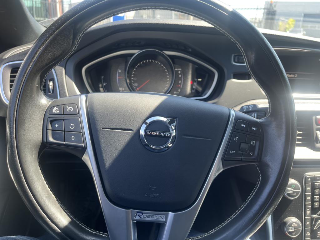 Volvo V40 1.5 t3 polar+ r-design sport pano navi trekhaak automaat