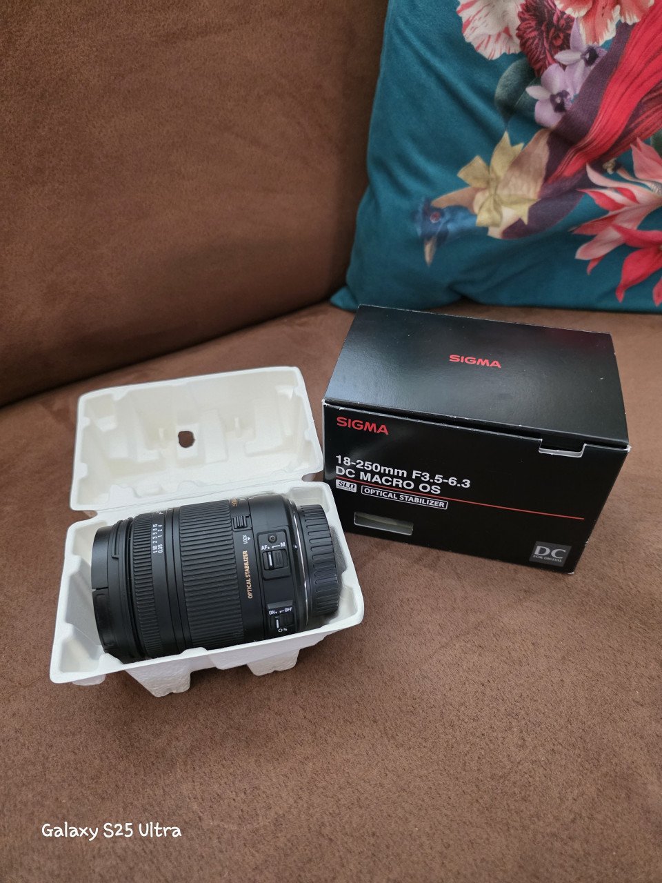 Sigma 18-250 mm F3.5-6.3  DC MACRO OS lens