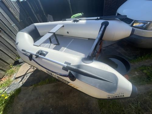 Rubberboot YAM 265 op trailer, Suzuki 6pk+tank, vaarklaar!