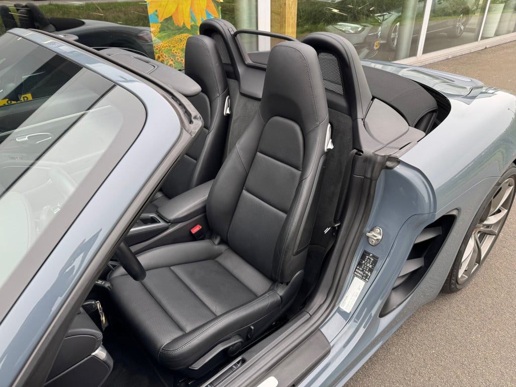 Porsche 718 boxster 2.0 automaat , porsche dealer onderhouden, 2 jaar porsc