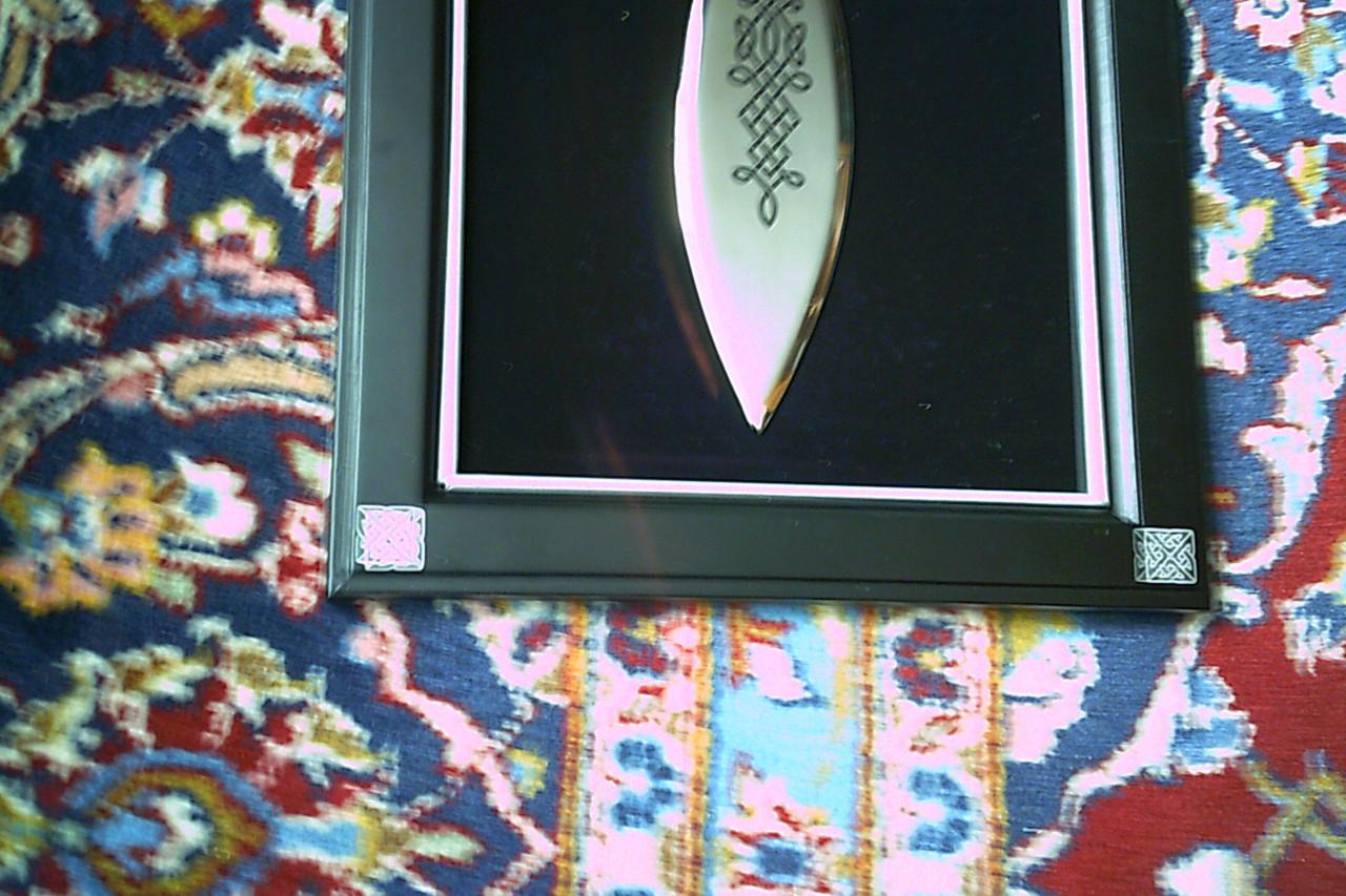 FRANKLIN MINT uitgave - wandhanger met DOLK ...