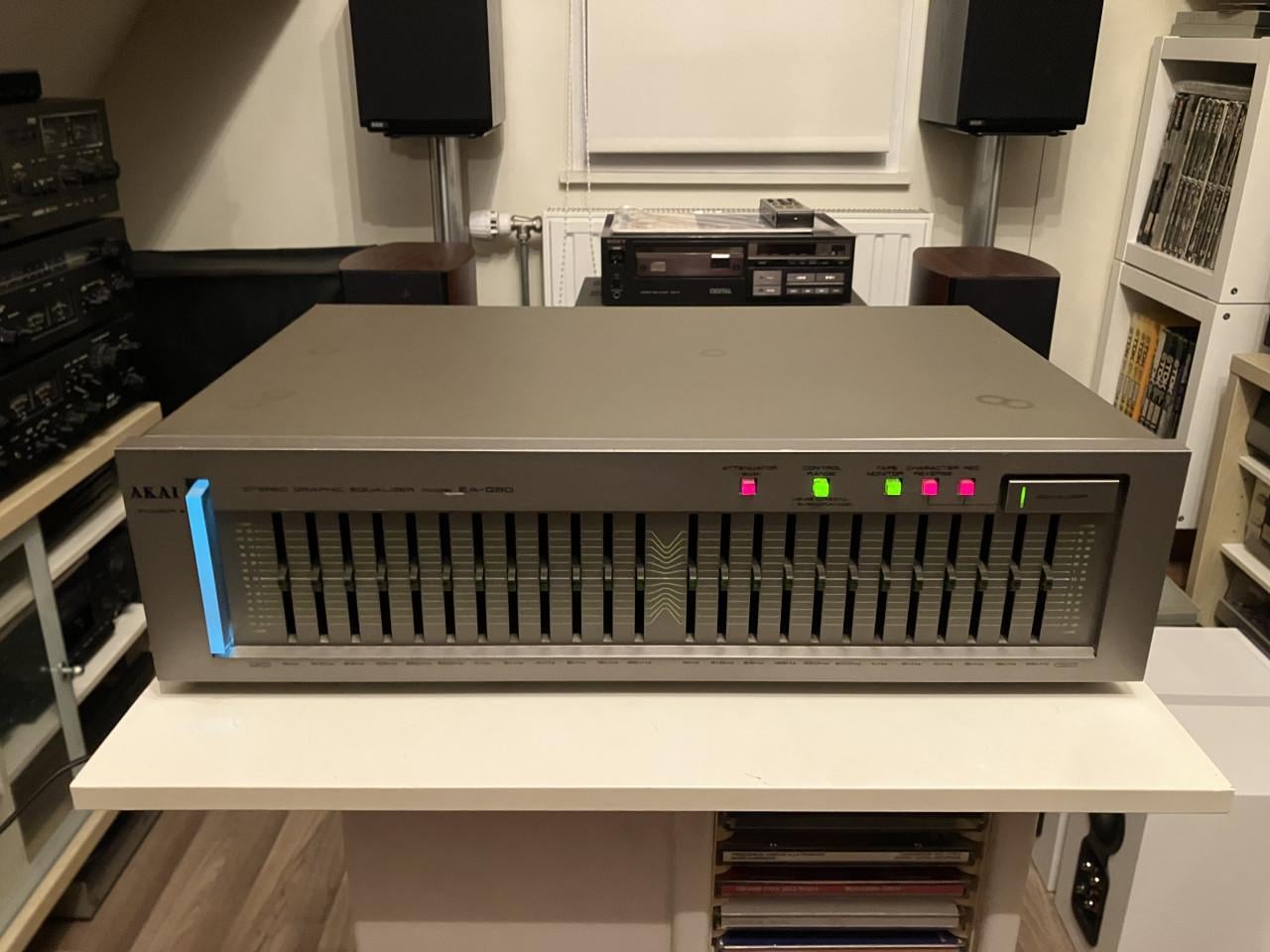 Akai EA-G90 top of the line equalizer bijzondere kleur
