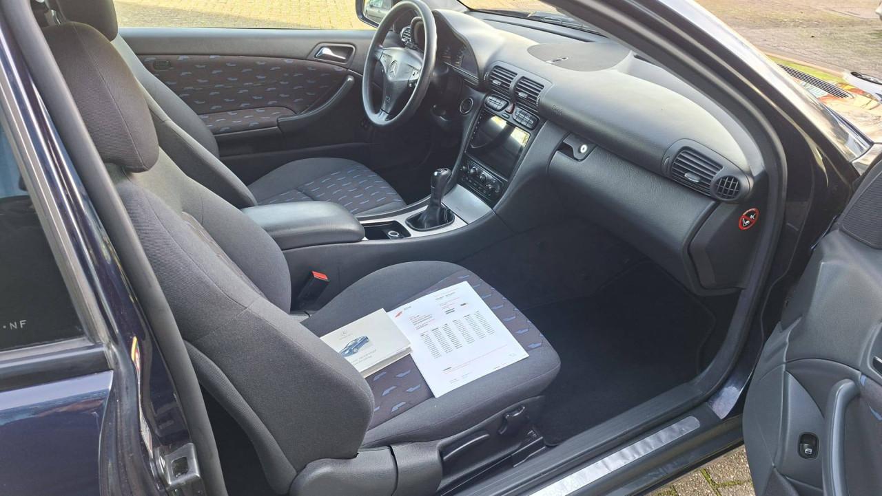 Mercedes C-KLASSE C 200 K Sportcoupe bj:2002 airco navigatie