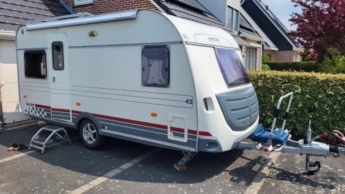 Zeer nette caravan Homestar Racer 45 UTF