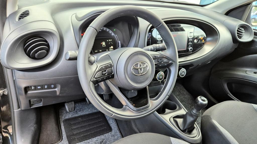 Toyota Aygo x 1.0 vvt-i mt play | camera | lane assist | acc | 17 inch | ai