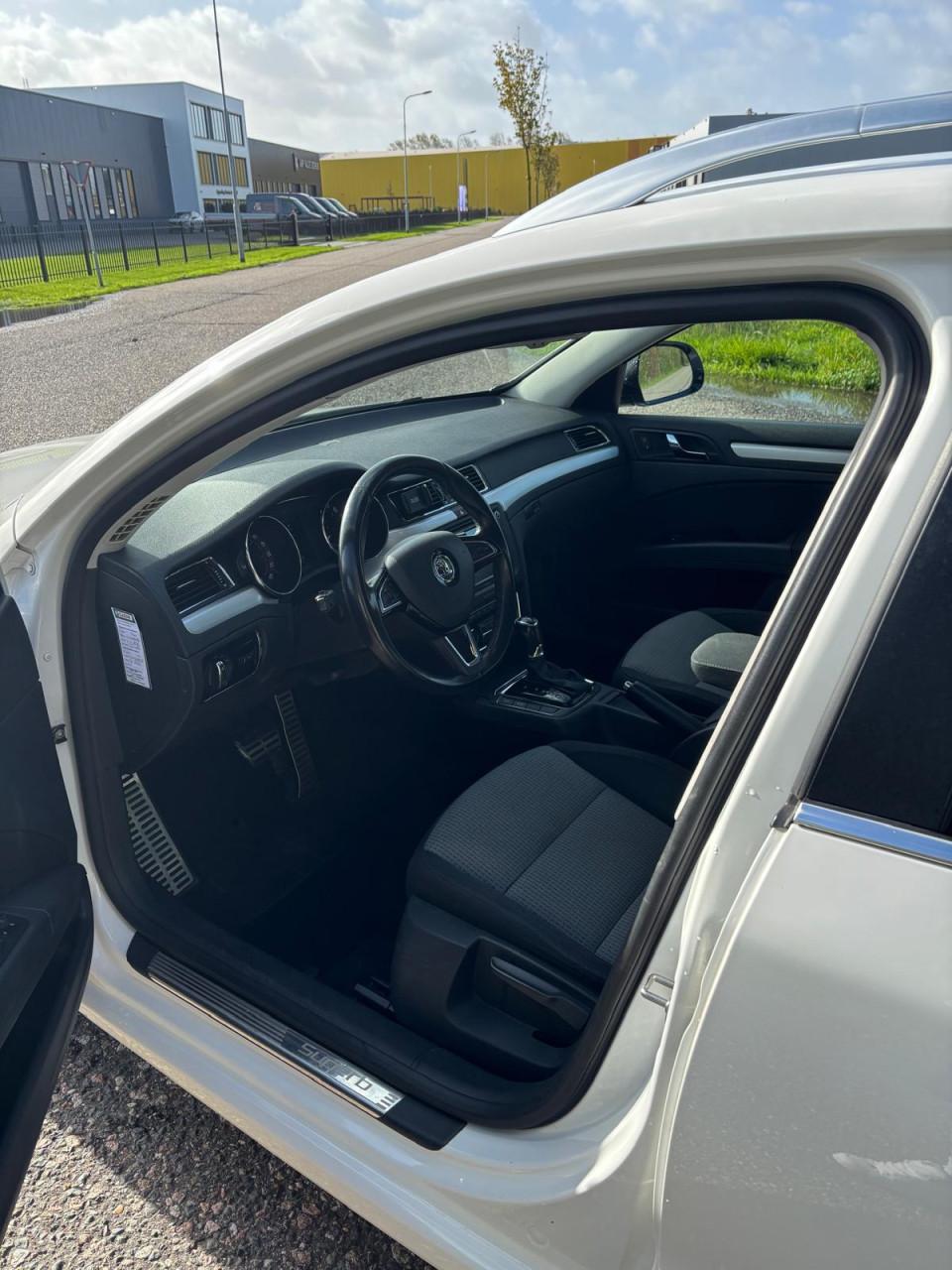 Skoda Superb 2.0 TDI 170pk DSG-6 2013