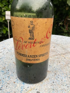 Antieke fles Pommeranzen spiritus