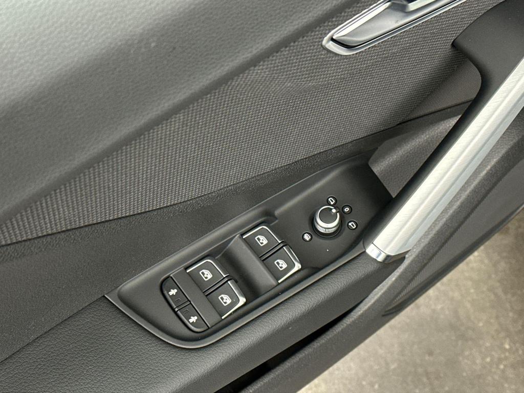 Audi Q2 s edition 35 tfsi 110 kw / 150 pk hatchback 7 vers