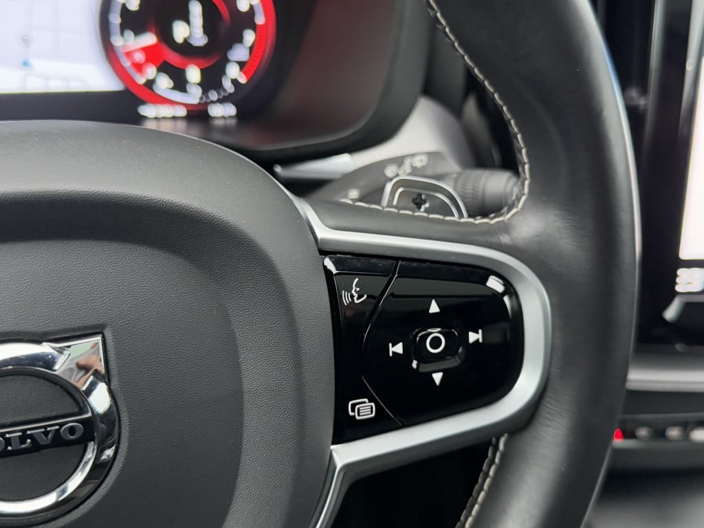 Volvo XC60 b5 264pk r-design| panodak| adap.cruise| 360camera| h&k sound