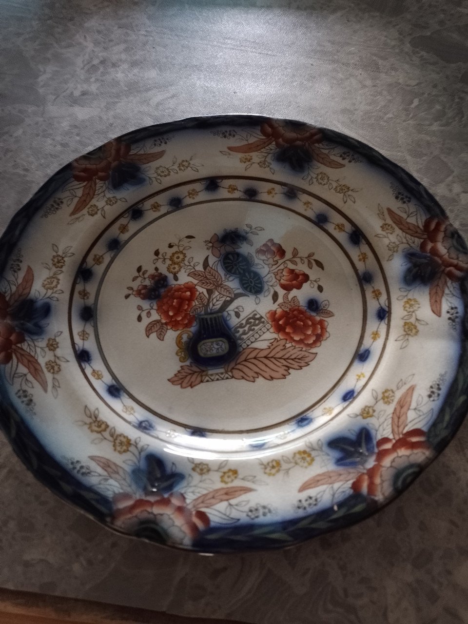 Antiek bord, PETRUS REGOUT-MAASTRICHT, kleine barst