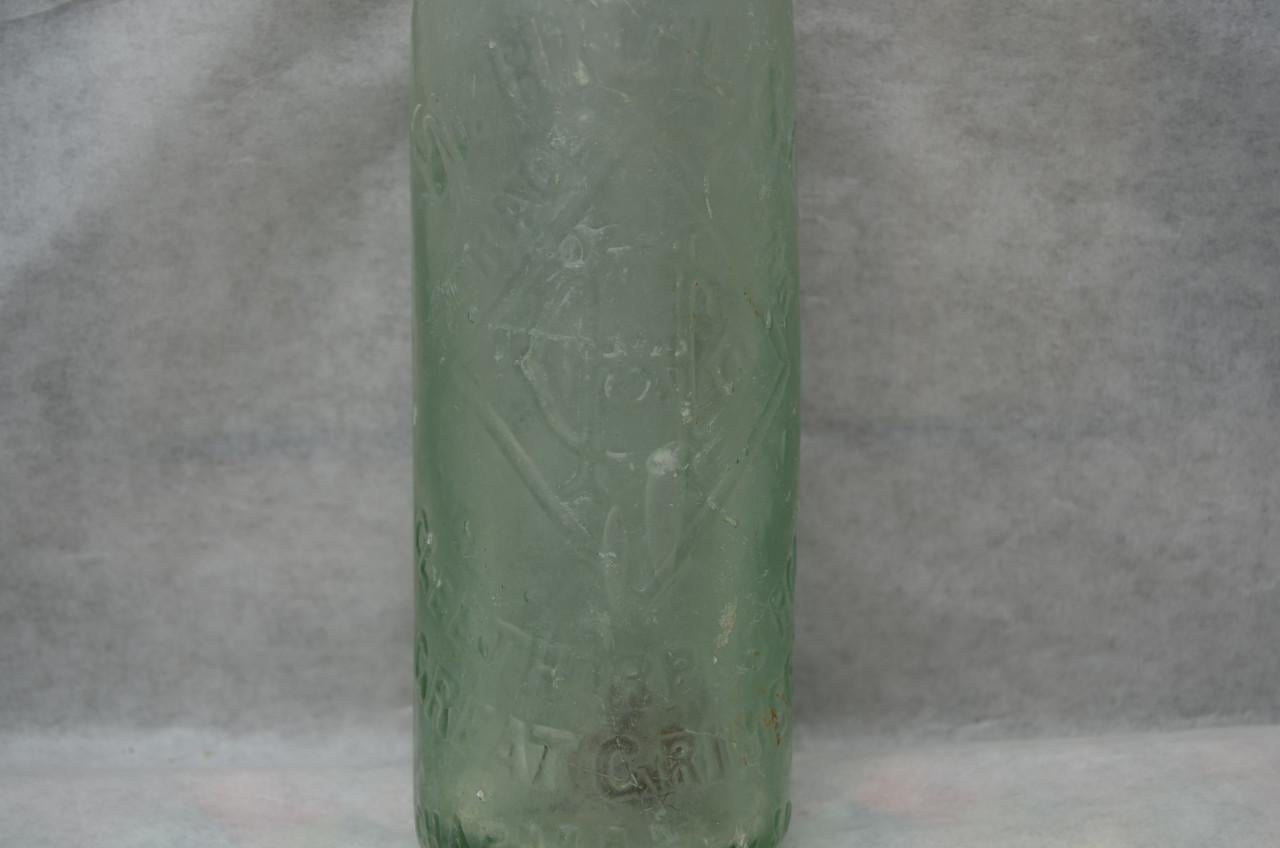 Nog een paar oude soda-, bier- en wijnflessen 19e eeuws