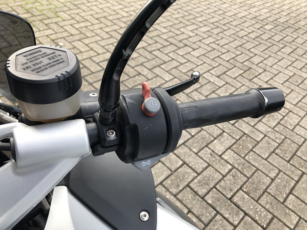 Frisse BMW K1200R met slechts 43 dkm, kofferset, nieuw model ABS, €3995.-