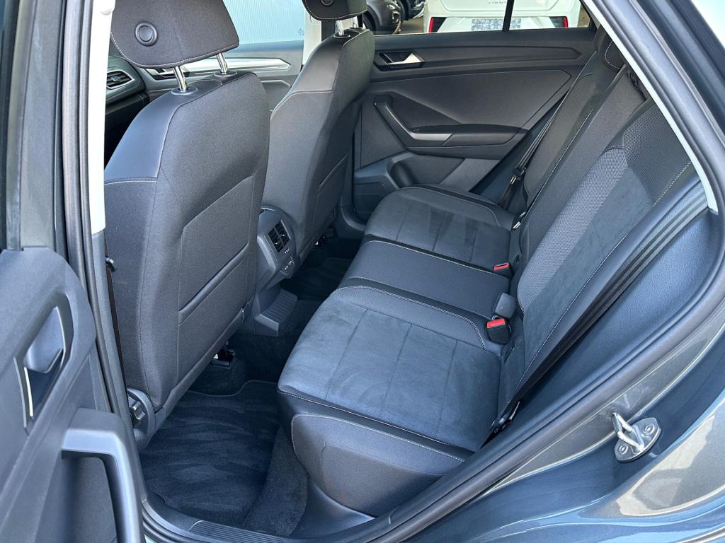 Volkswagen T-roc 1.5 tsi 150pk dsg style | trekhaak | navi | iq light | ada