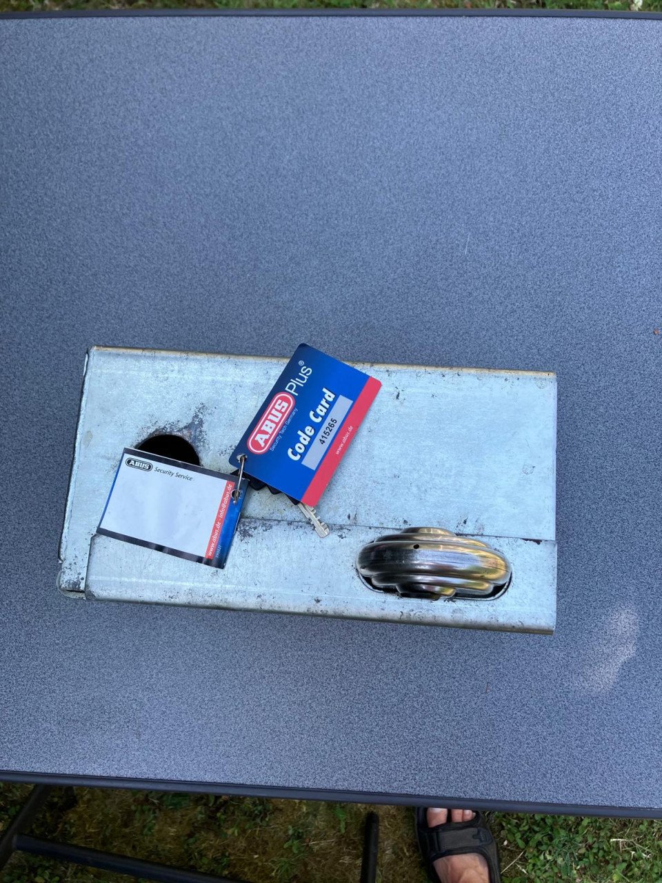 Disselslot koker met ABUS discus slot en disselweger