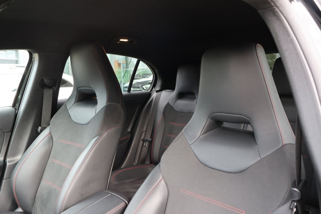 Mercedes-Benz A-Klasse 250 e business solution amg limited l mbux l camera 