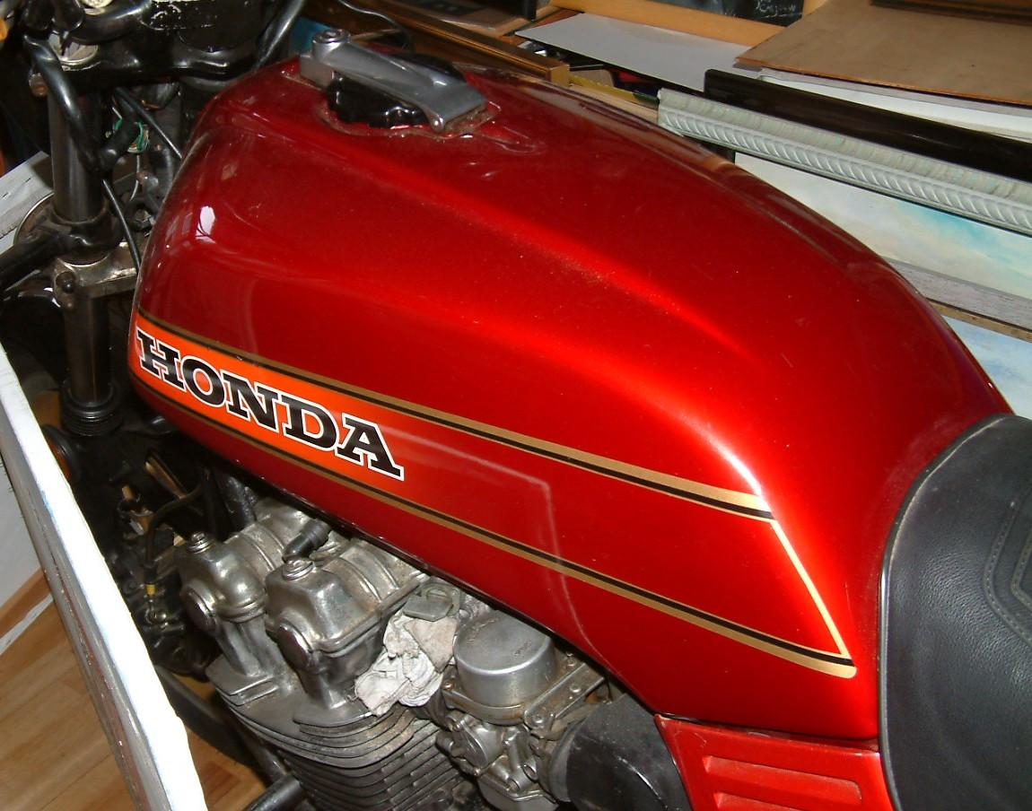 Honda 750-900 1979 t/m 1984  kappen en zadel voor wie dat nog  zoekt