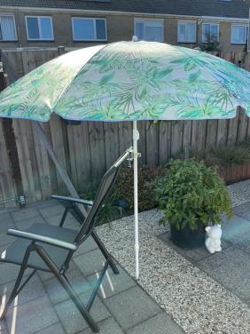 Nieuw: Tafel/stoel/balkonklem voor kleine parasols!