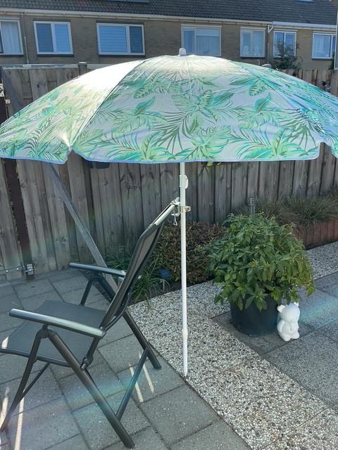 Nieuw: Tafel/stoel/balkonklem voor kleine parasols!