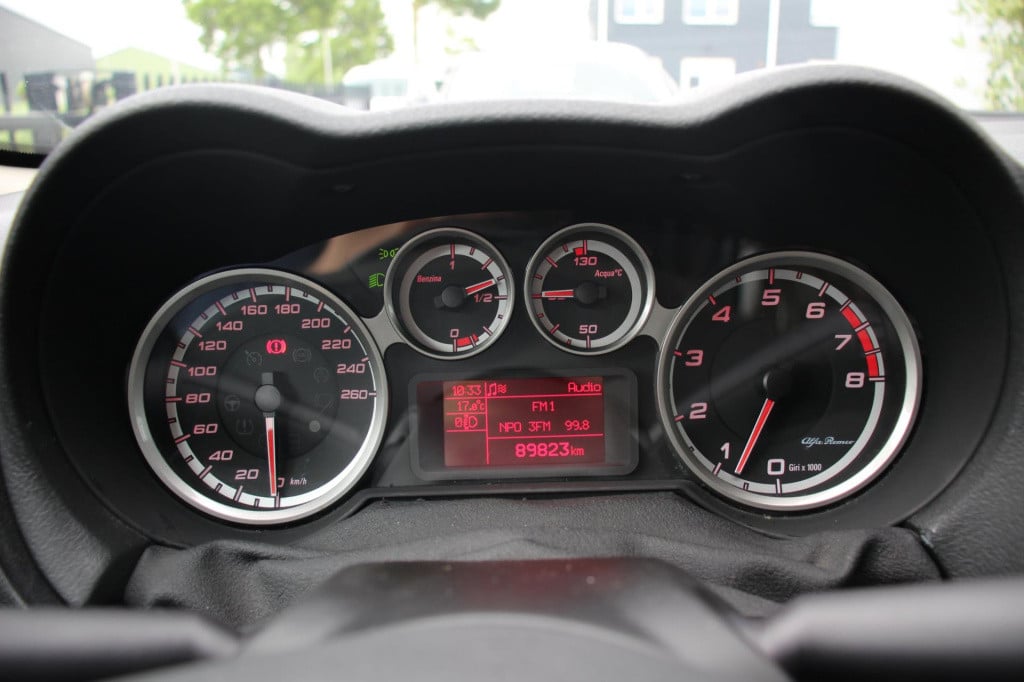 Alfa Romeo MiTo 1.4 progression -1e eig - pdc - airco - elek ramen - isofix