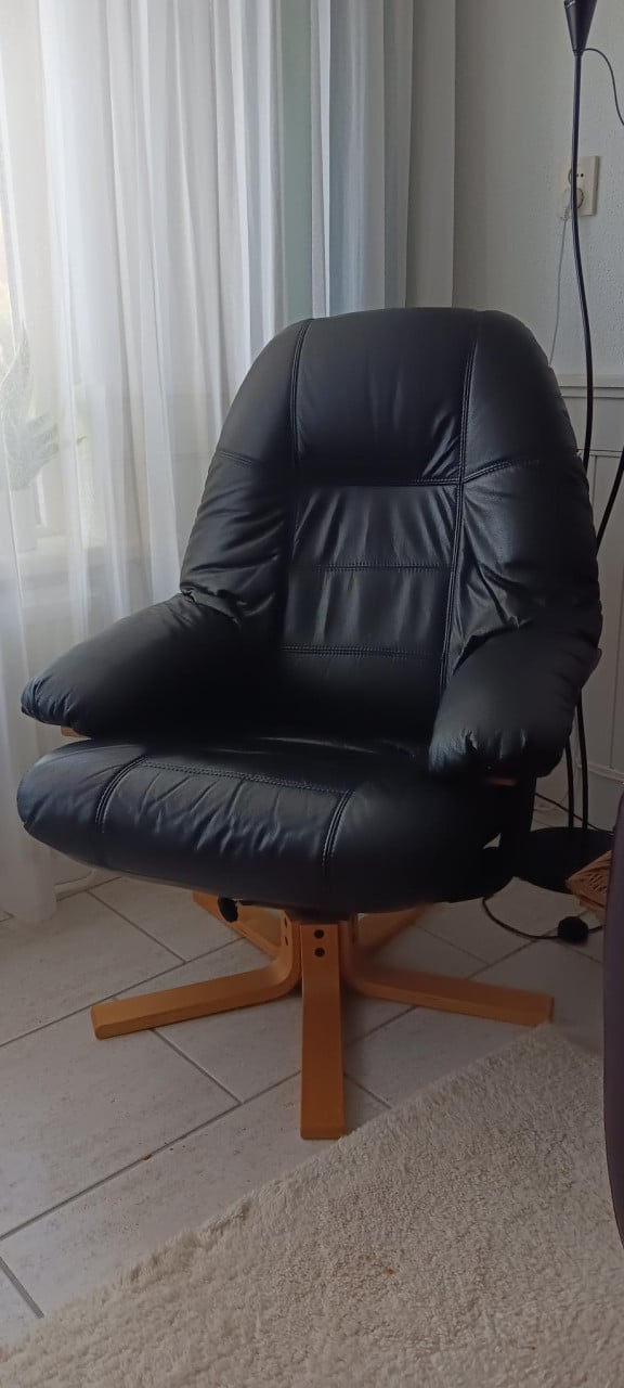 Mooie LEDEREN FAUTEUILLE / TV STOEL