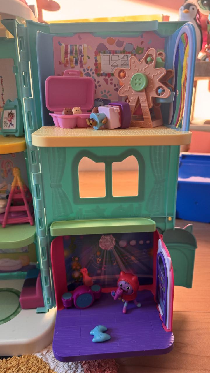 Gabby’s Dollhouse groot poppenhuis + figuurtjes & accessoires – compleet