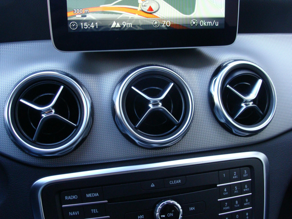 Mercedes-Benz Gla-klasse 180 premium urban