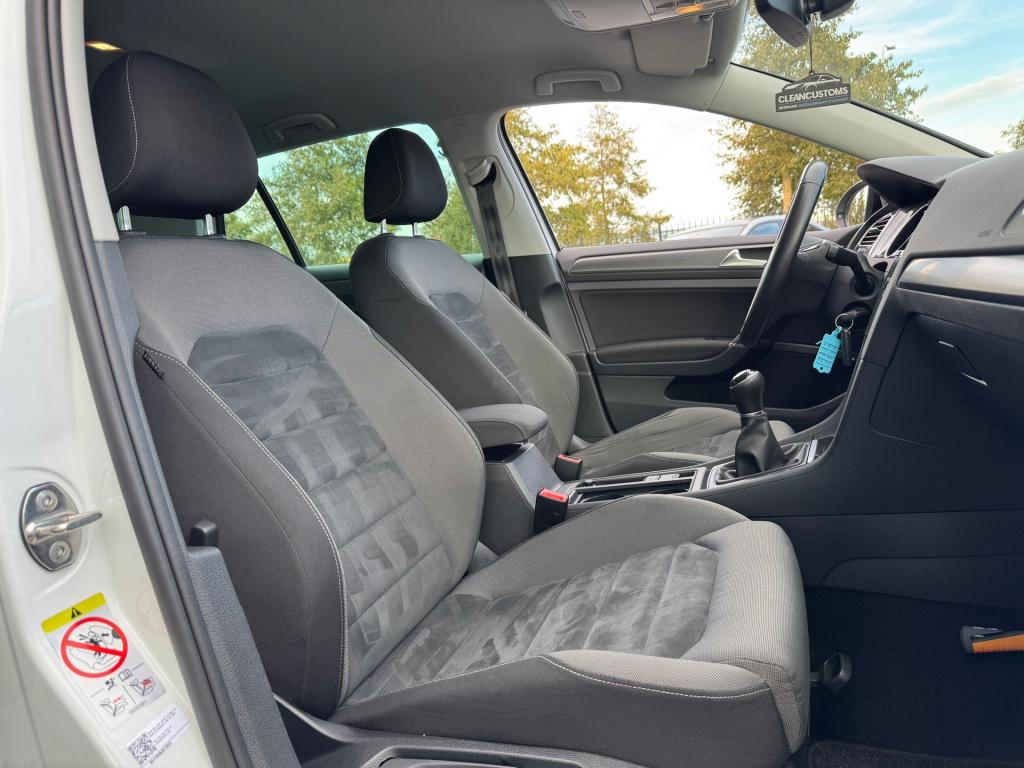 Volkswagen Golf 1.0 tsi * massage stoel * camera * carplay * stoelverwarmin