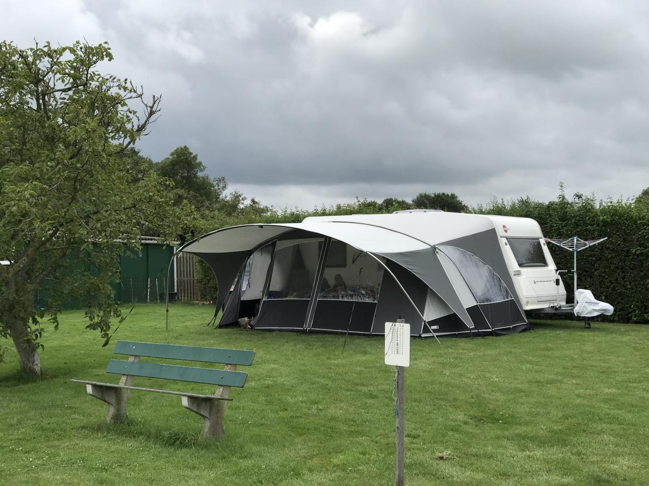 Te koop: Unico Verona maat 11 met voorscherm DeLuxe en dak luifel