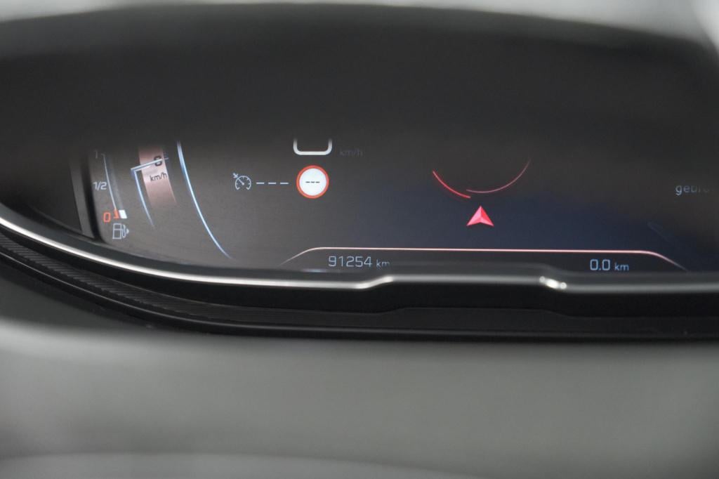 Peugeot 3008 puretech 130 eat6 gt | allseason banden | trekhaak | panoramad