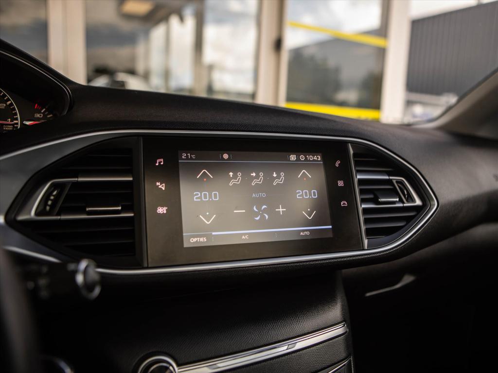 Peugeot 308 1.2 puretech 110pk blue lease premium | panoramadak | camera | 