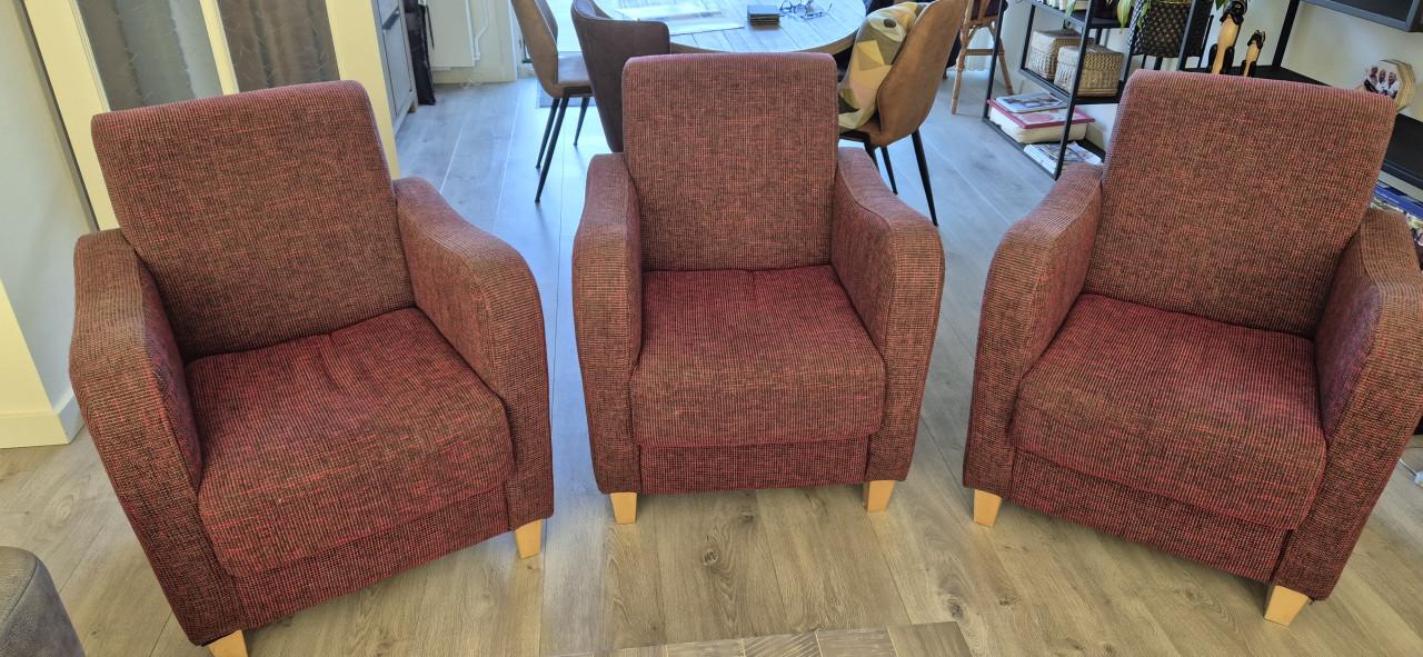 Gratis 3 goed zittende en uitziende fauteuils.