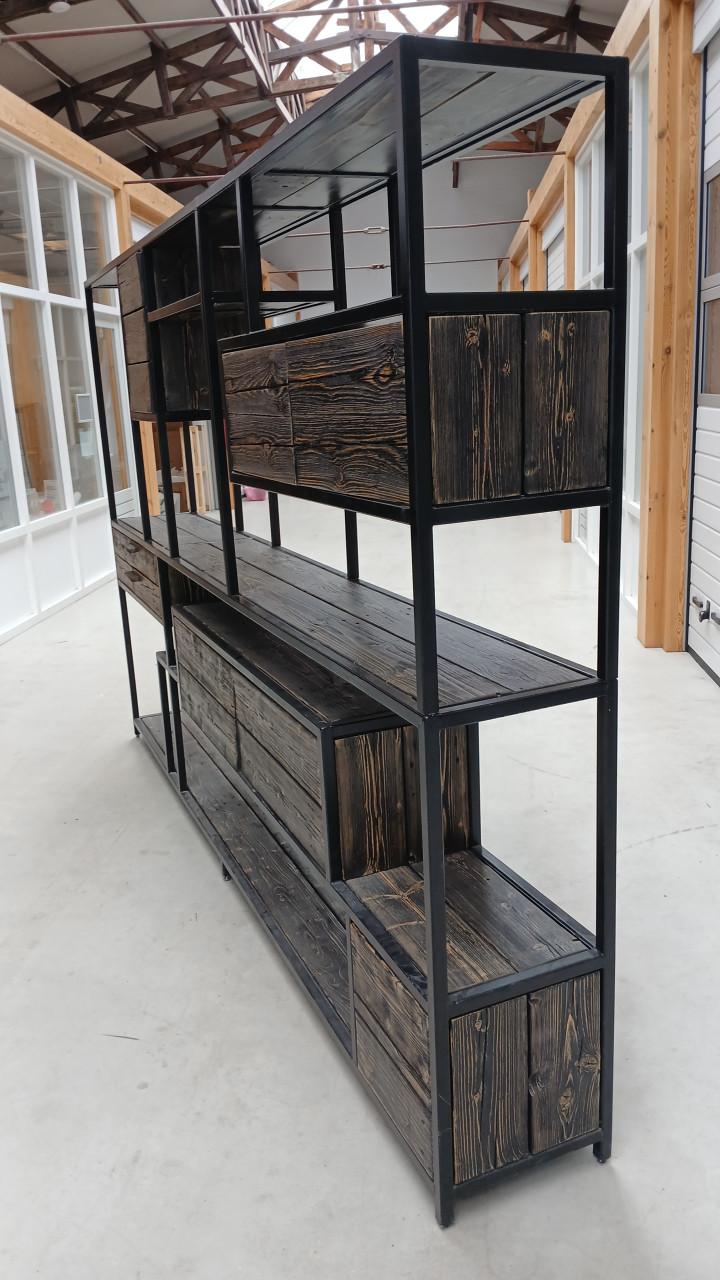 Karaktervolle display-kast. Custom made. Robuust. Eye-catcher.