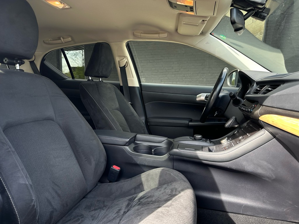 Lexus Ct 200h 25th edition