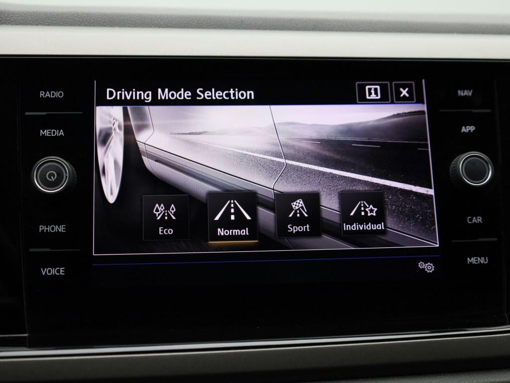 Volkswagen Polo 1.0 tsi comfortline business | parkeer sensoren | navigatie