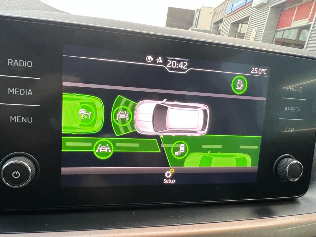 Skoda Kamiq 1.5 tsi act business edition, 150 pk, achteruitrijcamera enz...