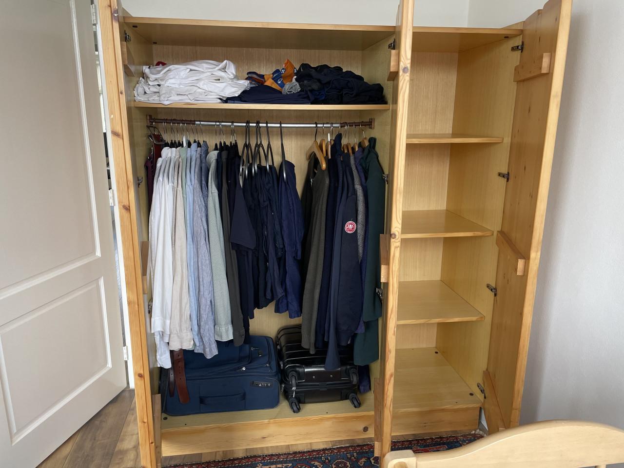 Grenen kast 180 cm hoog x150 cm breed x 60 cm diep