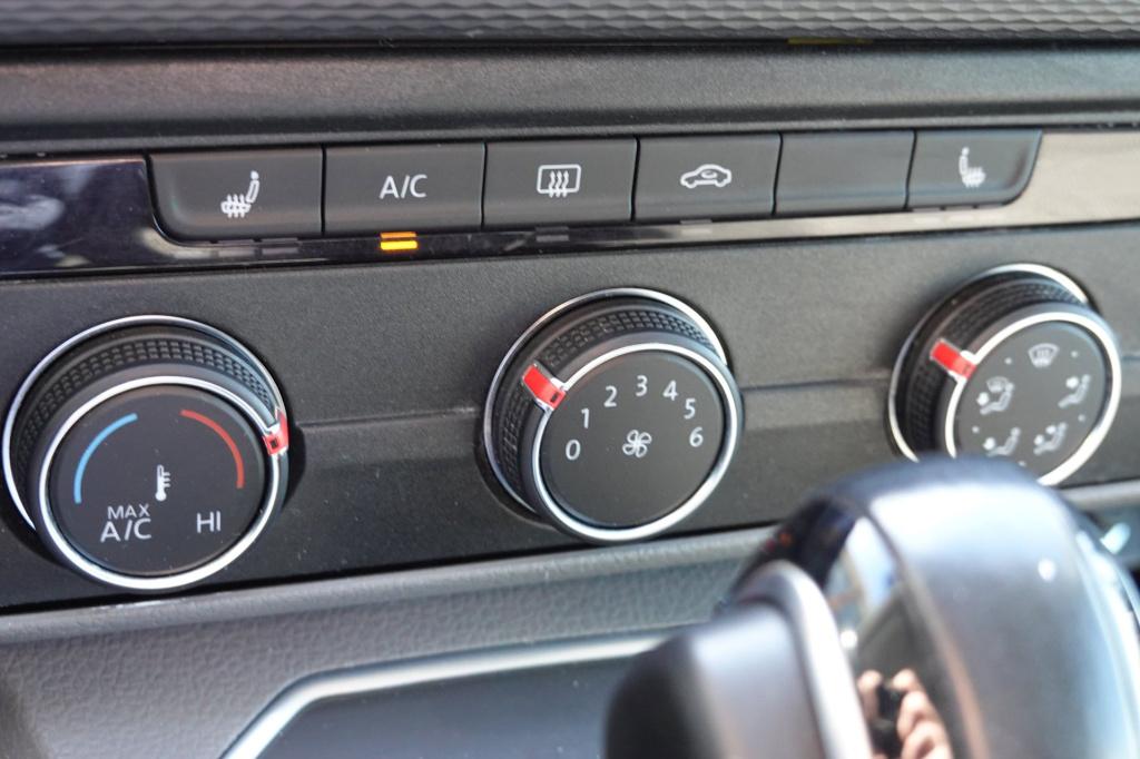 Volkswagen Transporter 2.0 tdi l2h1 30 dc 150-pk automaat bulli