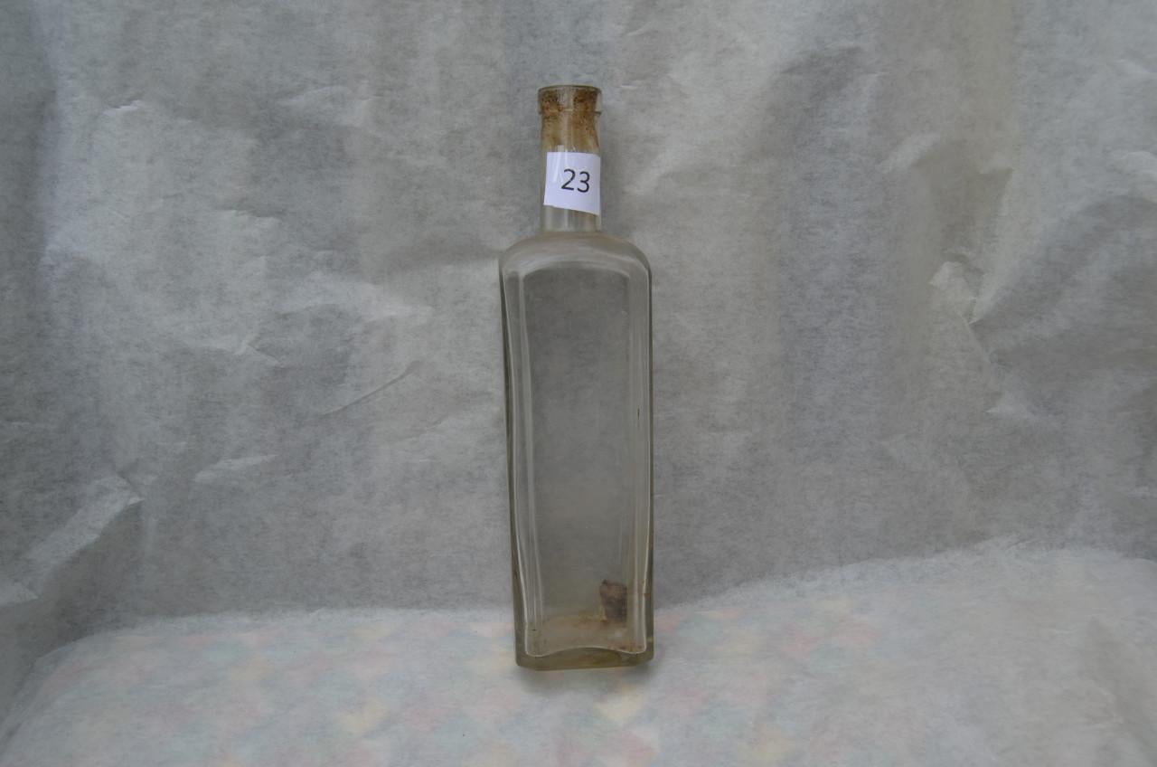 Nog een paar oude soda-, bier- en wijnflessen 19e eeuws