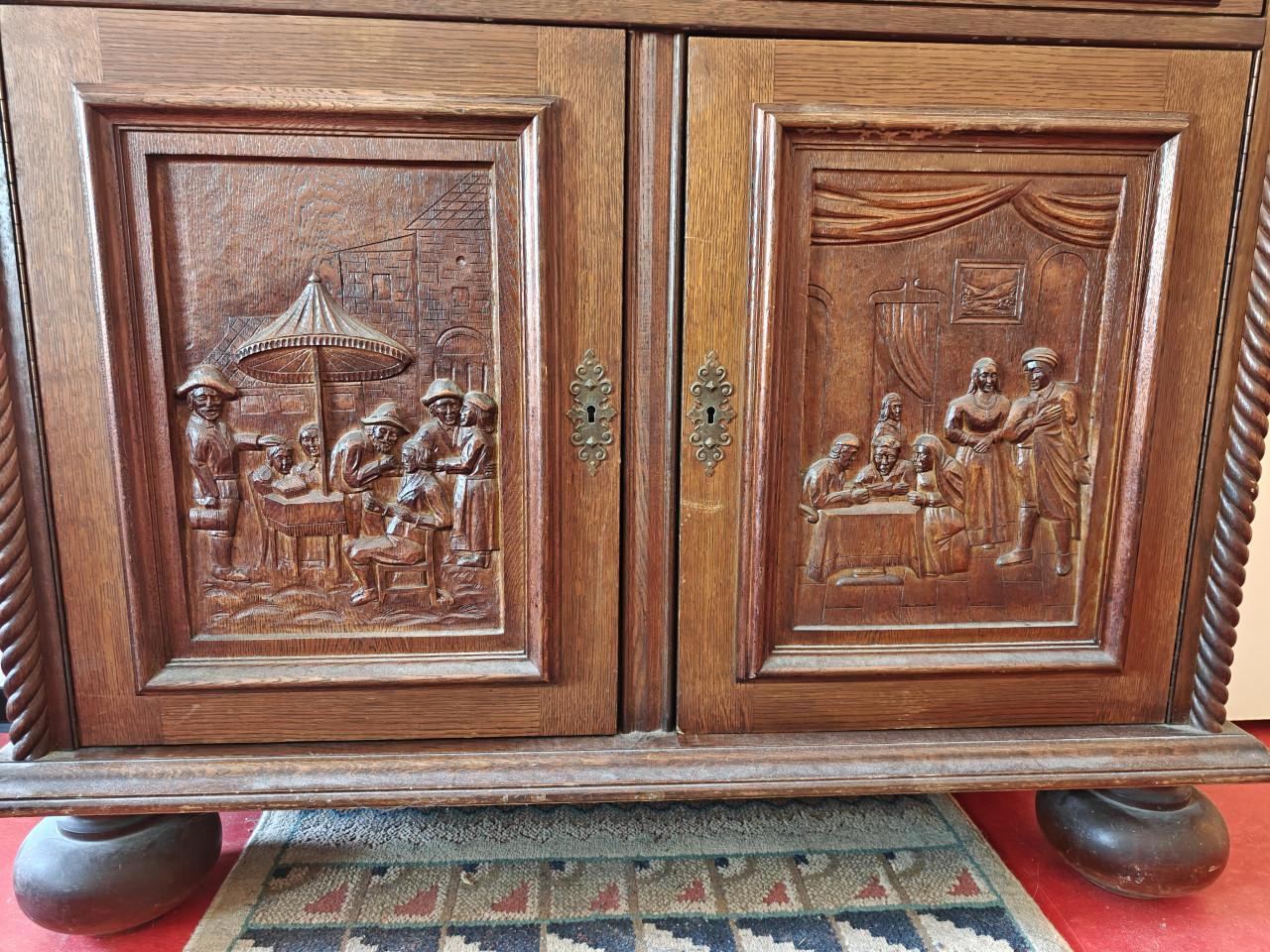 ALLEEN OPHALEN Antieke houten kast met houtsnijwerk
