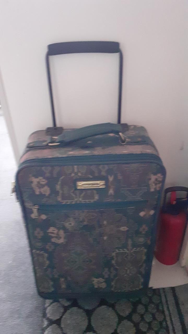 Rol-Koffers roze / groen & tas, blauw met inhoud rugzak + tas + kleine tas