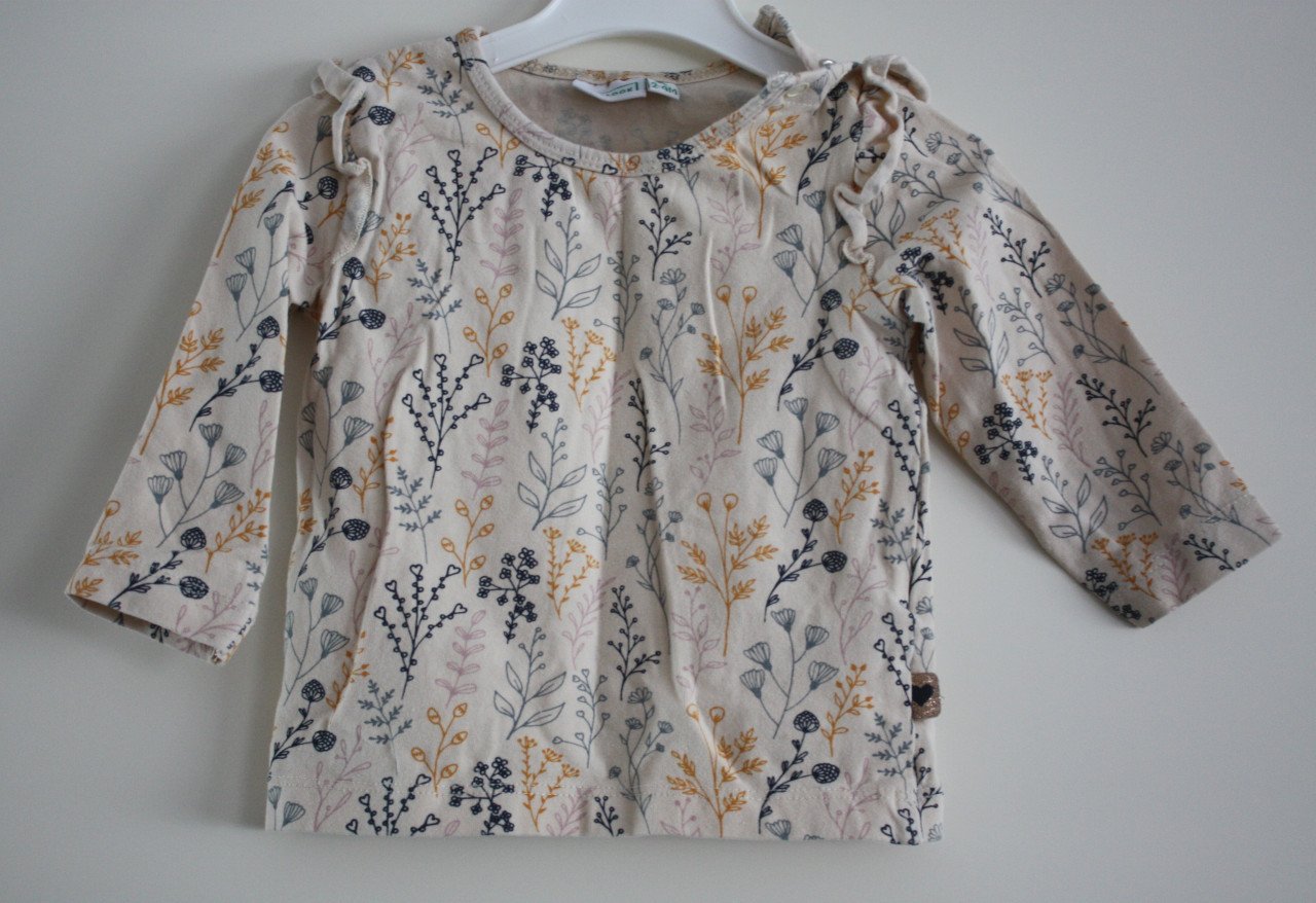 Licht geel shirt met boemen  maat 62