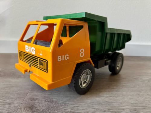 Vintage speelgoed: grote kiepwagen uit jaren ‘70
