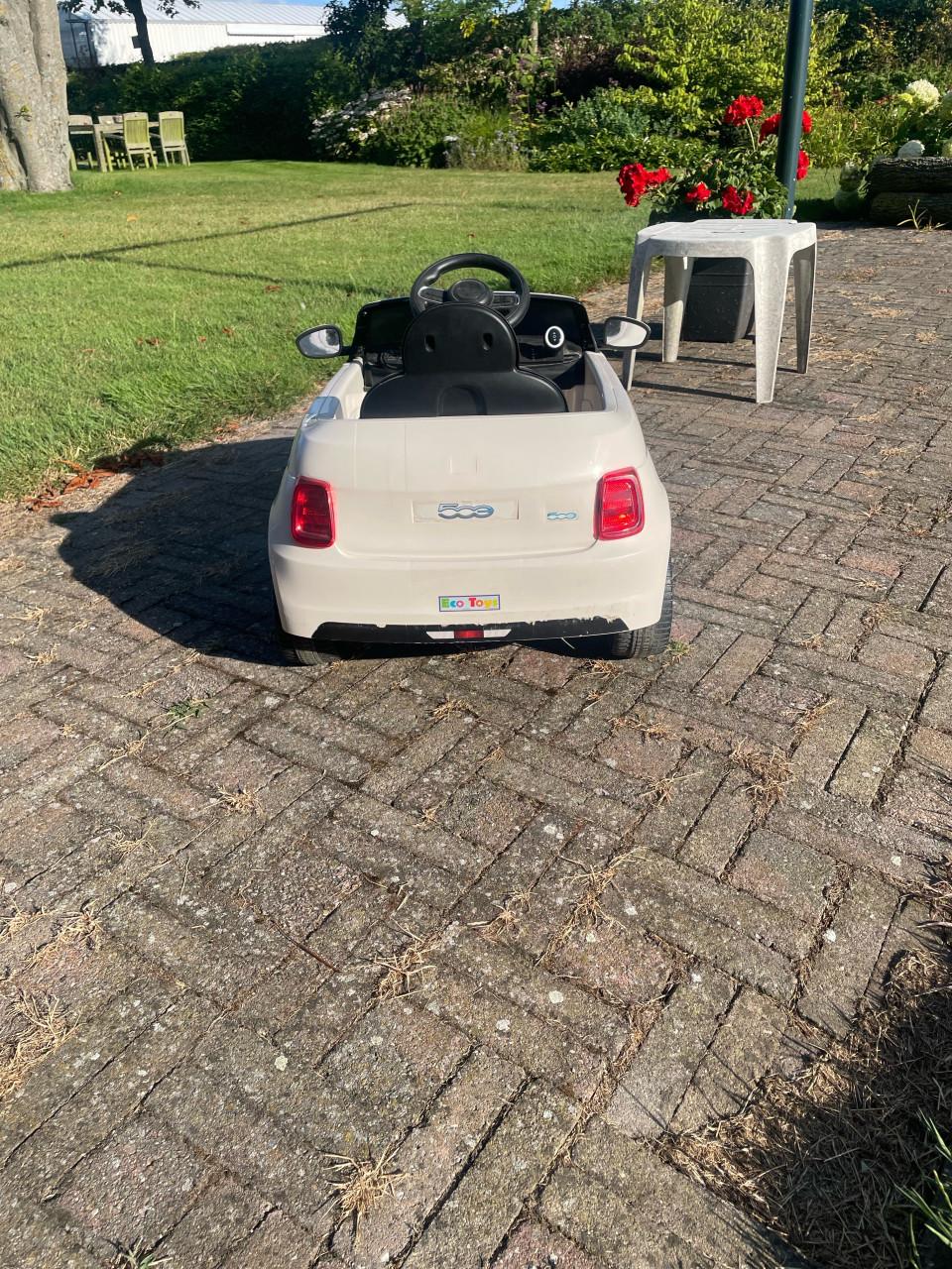Elektrische kinderauto