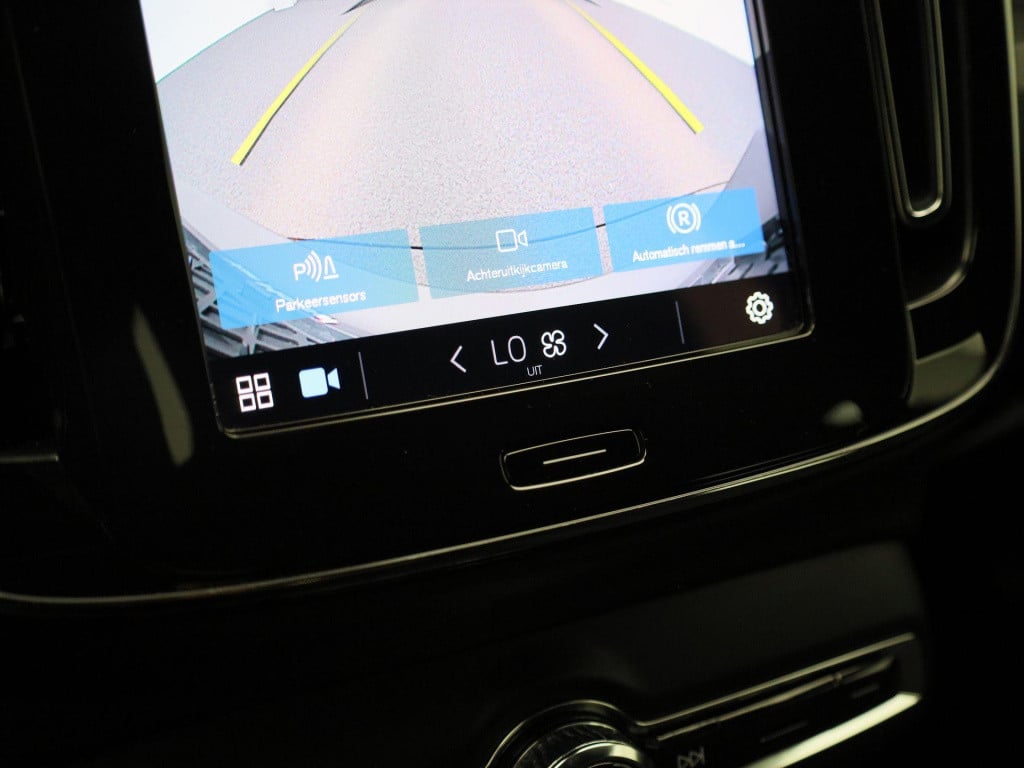 Volvo XC40 recharge core | automaat | lmv | parkeer sensoren | virtual cock